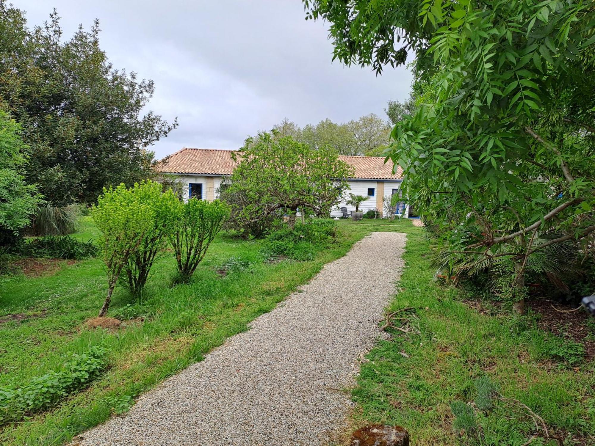 La Cadournaise Bed & Breakfast Saint-Seurin-de-Cadourne Exterior foto