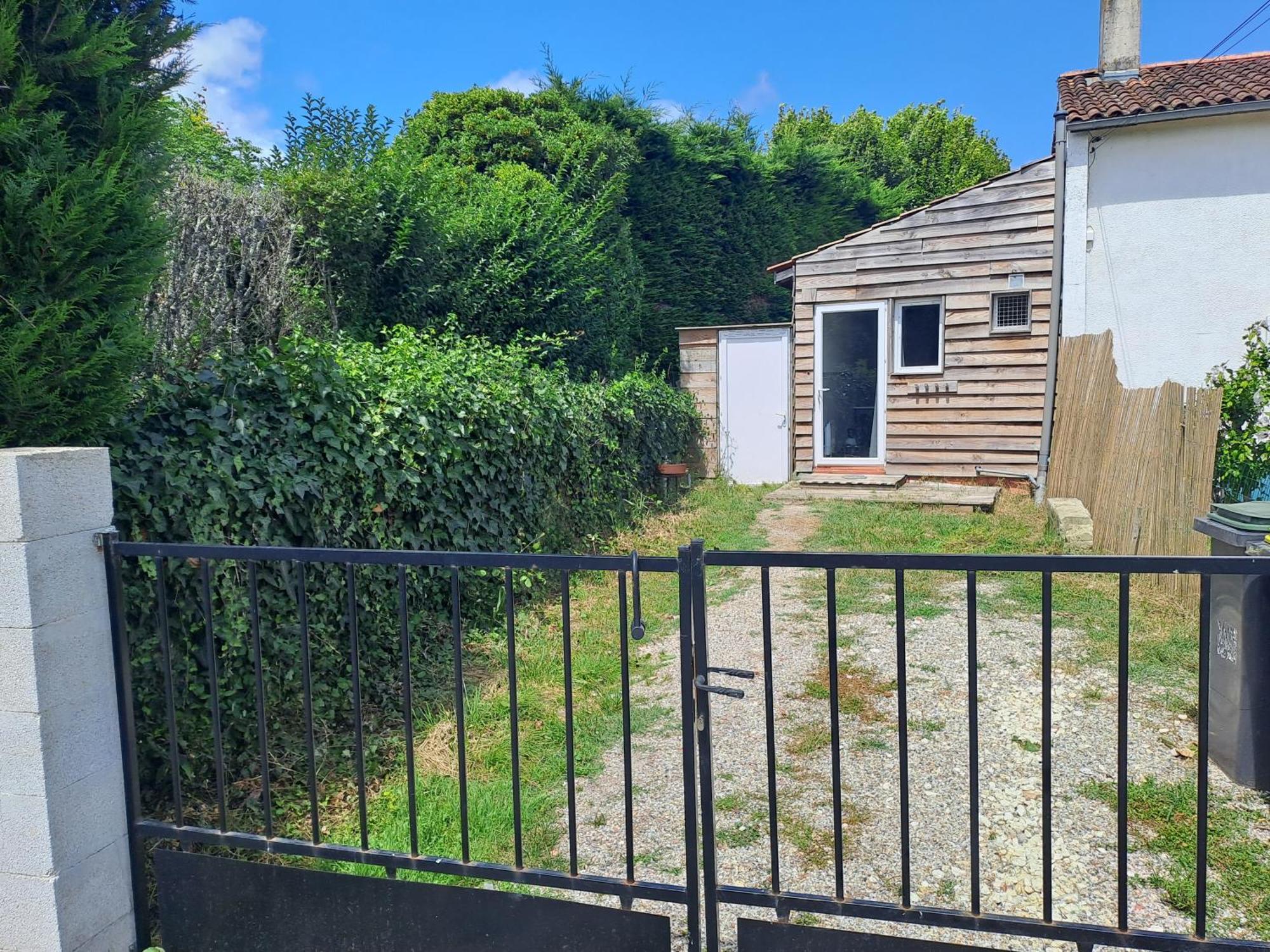 La Cadournaise Bed & Breakfast Saint-Seurin-de-Cadourne Exterior foto